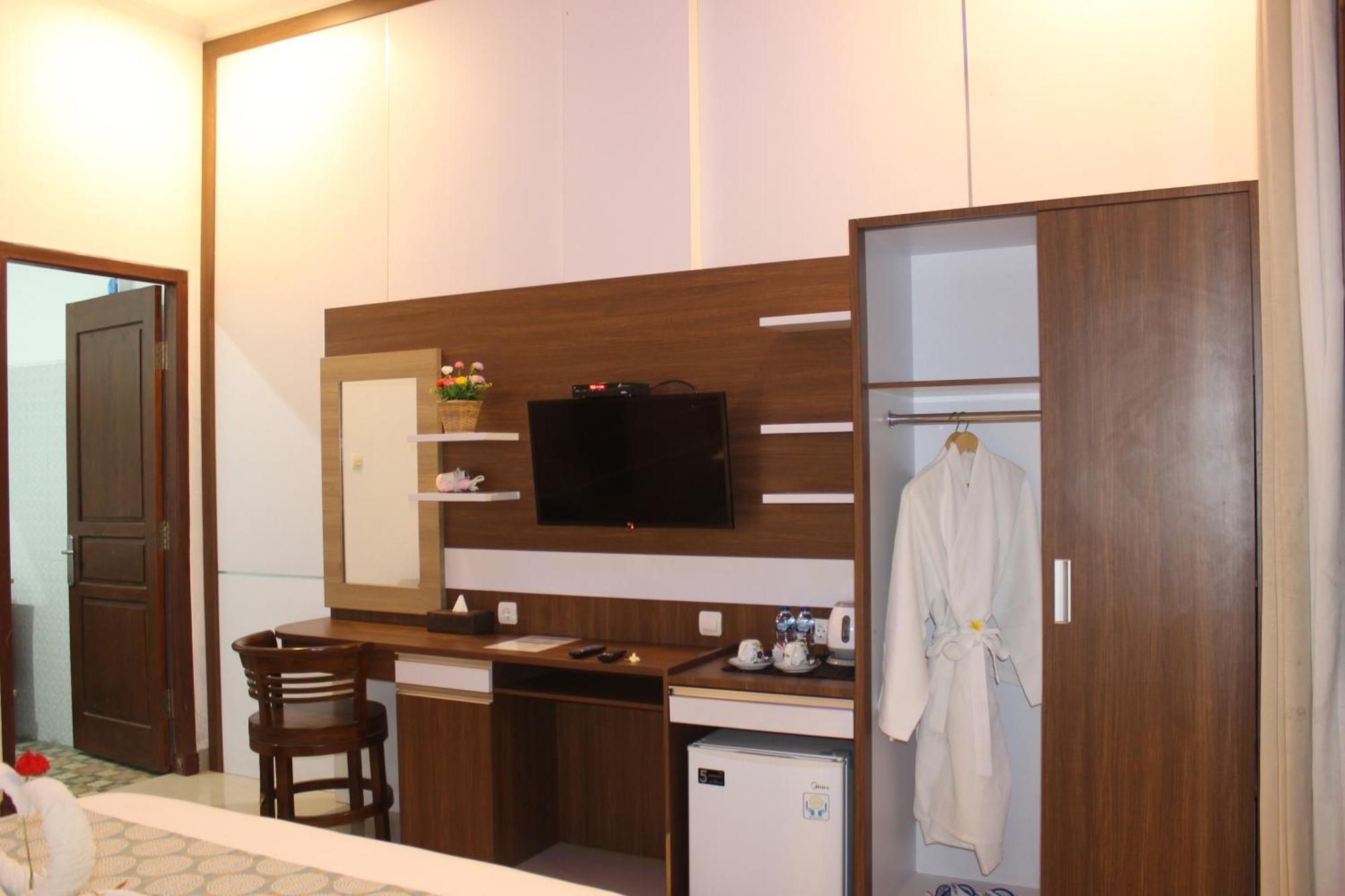 Nusa Sedayu Hotel By Ocean View Batununggul Exterior foto