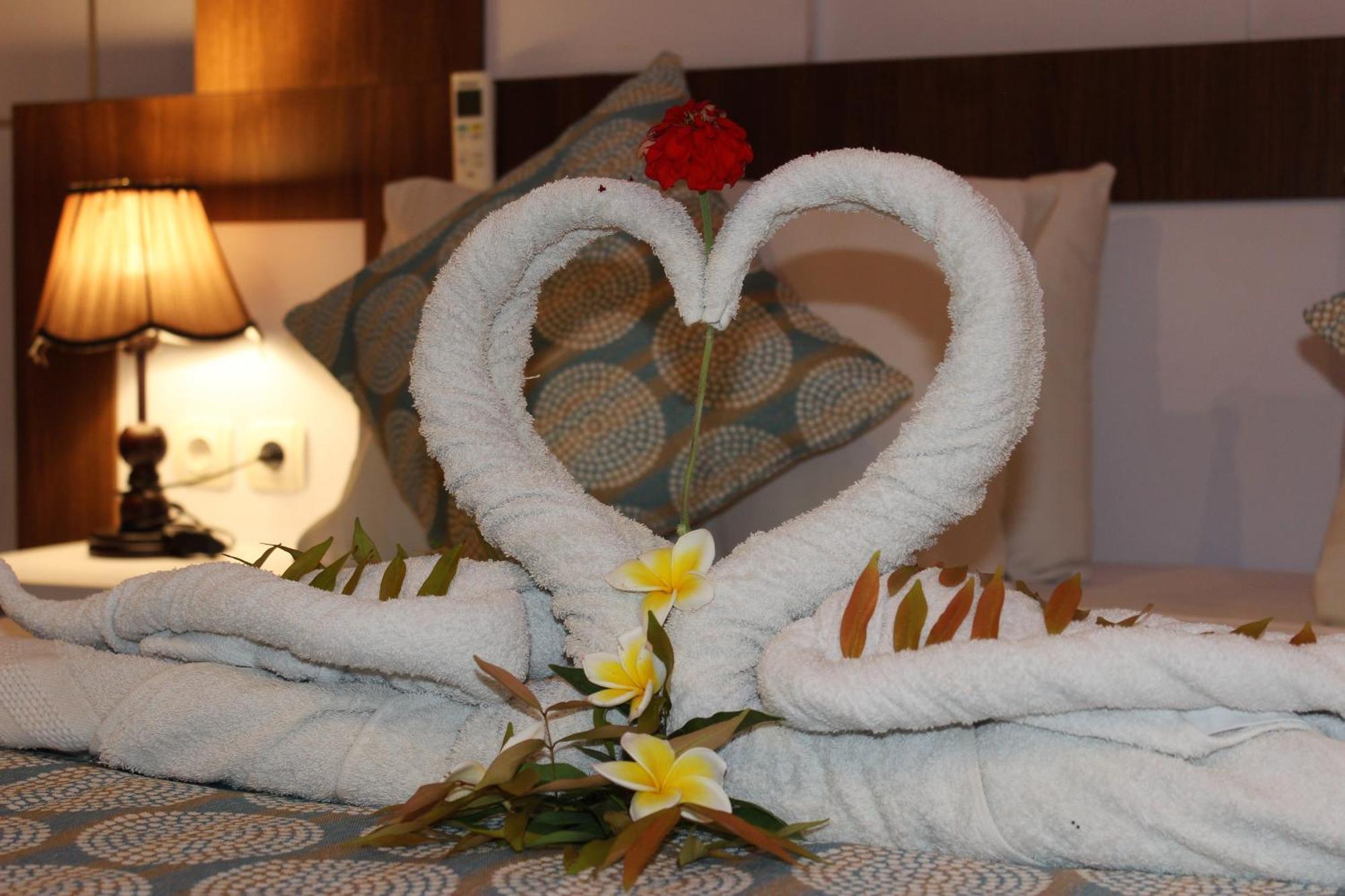 Nusa Sedayu Hotel By Ocean View Batununggul Exterior foto