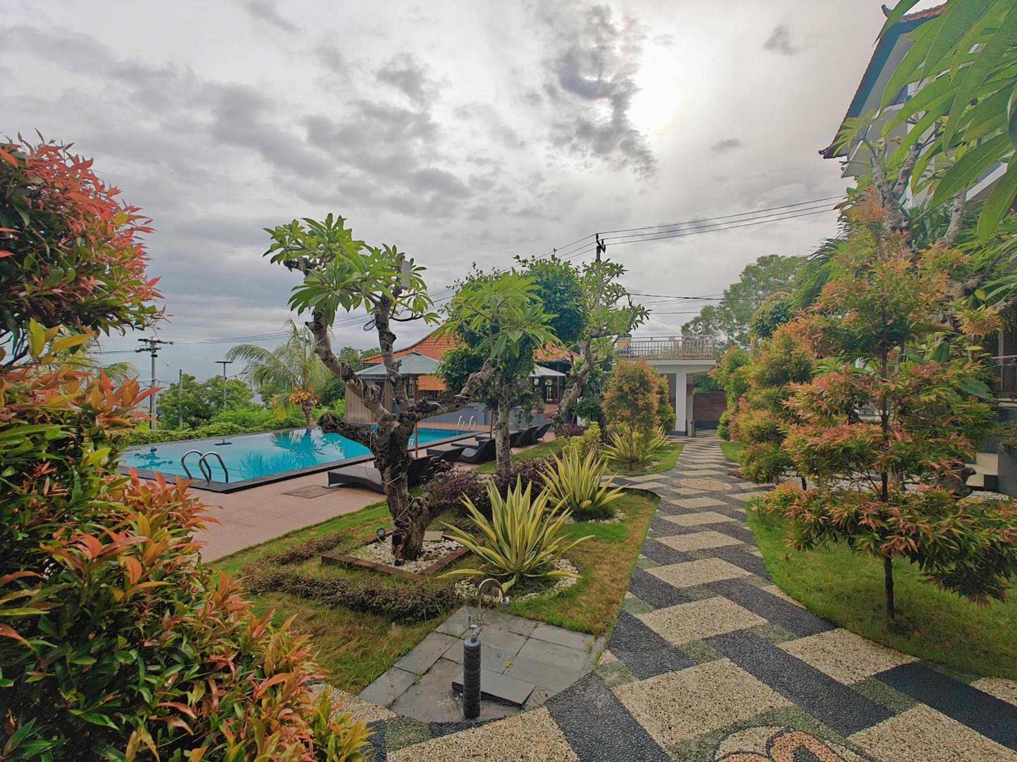 Nusa Sedayu Hotel By Ocean View Batununggul Exterior foto